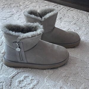 Gray uggs